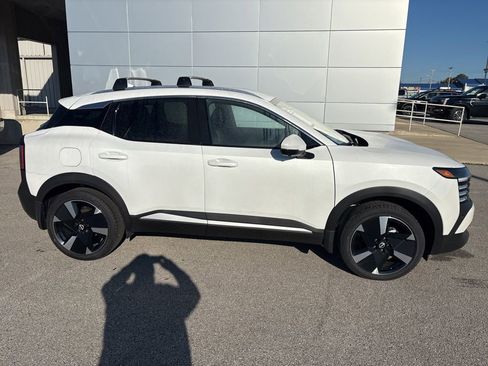New 2025 Nissan Kicks SR w/ Illumination Package AWD/4WD image 1
