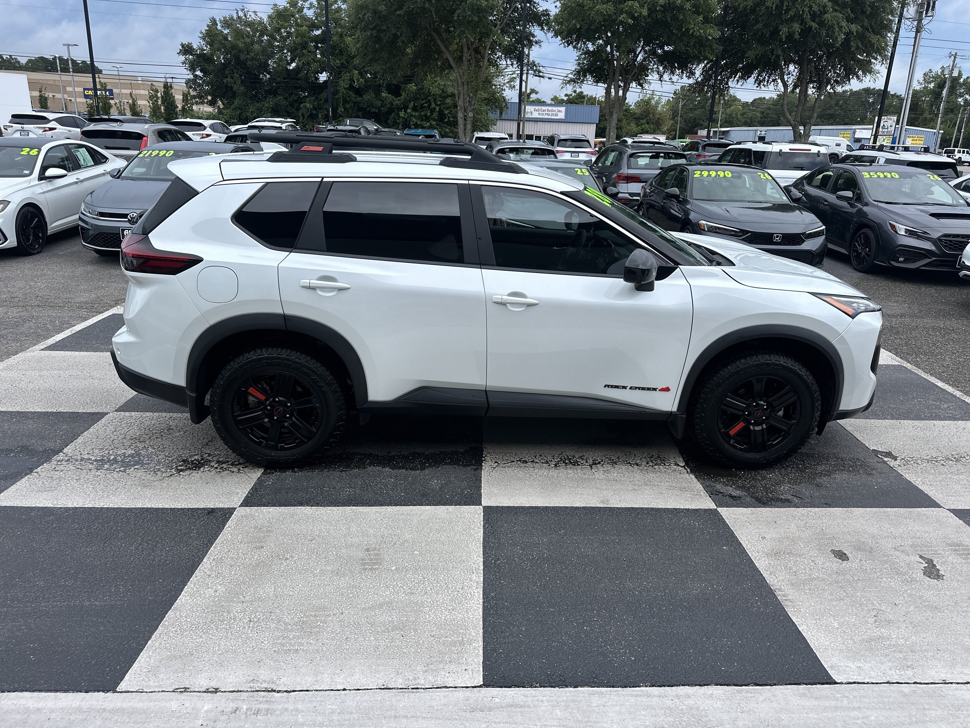 Used 2025 Nissan Rogue SV AWD/4WD image 3