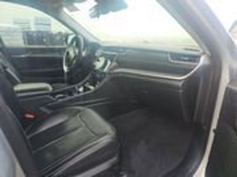 Used 2023 Jeep Grand Cherokee L Limited w/ Luxury Tech Group II image 8