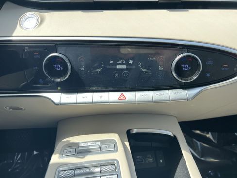 Used 2023 Genesis GV70 2.5T w/ Advanced Package image 29