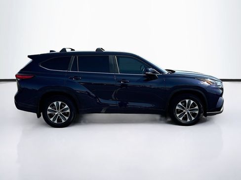 Used 2023 Toyota Highlander XLE AWD/4WD image 4