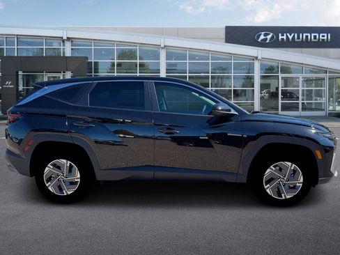 New 2026 Hyundai Tucson Blue SE image 9