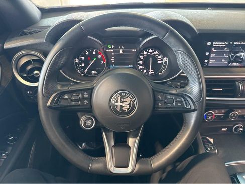 Used 2023 Alfa Romeo Stelvio Ti AWD/4WD image 21