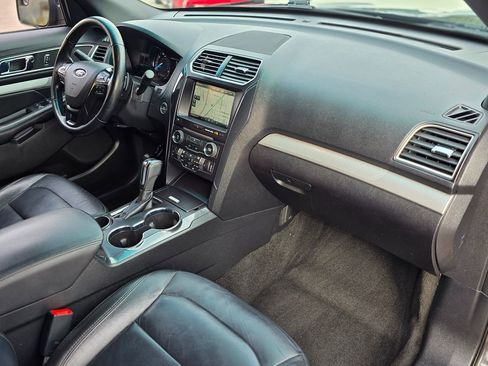 Used 2016 Ford Explorer XLT w/ Equipment Group 202A image 15