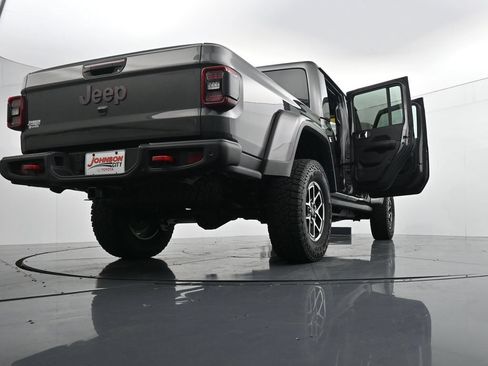 Used 2025 Jeep Gladiator Rubicon AWD/4WD image 44