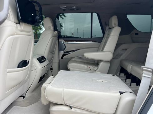 Used 2025 Cadillac Escalade Sport Platinum w/ LPO, ONYX Package AWD/4WD image 5