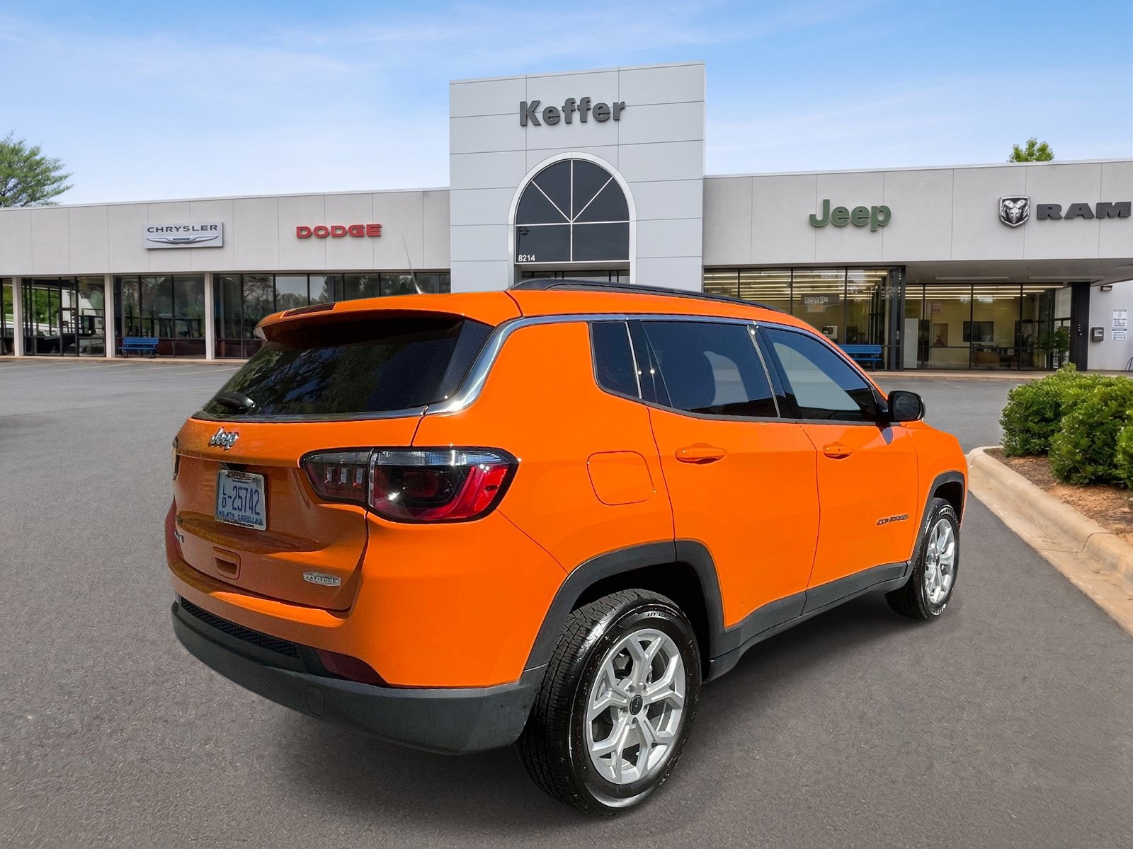 Used 2026 Jeep Compass Latitude AWD/4WD image 6