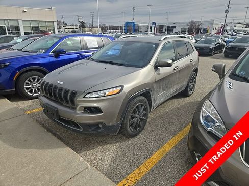 Used 2017 Jeep Cherokee Limited image 1
