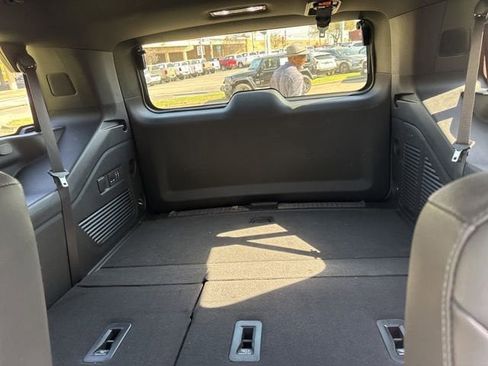 Used 2024 Chevrolet Tahoe Z71 w/ Luxury Package image 14