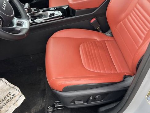 Used 2023 Kia Sportage SX image 9