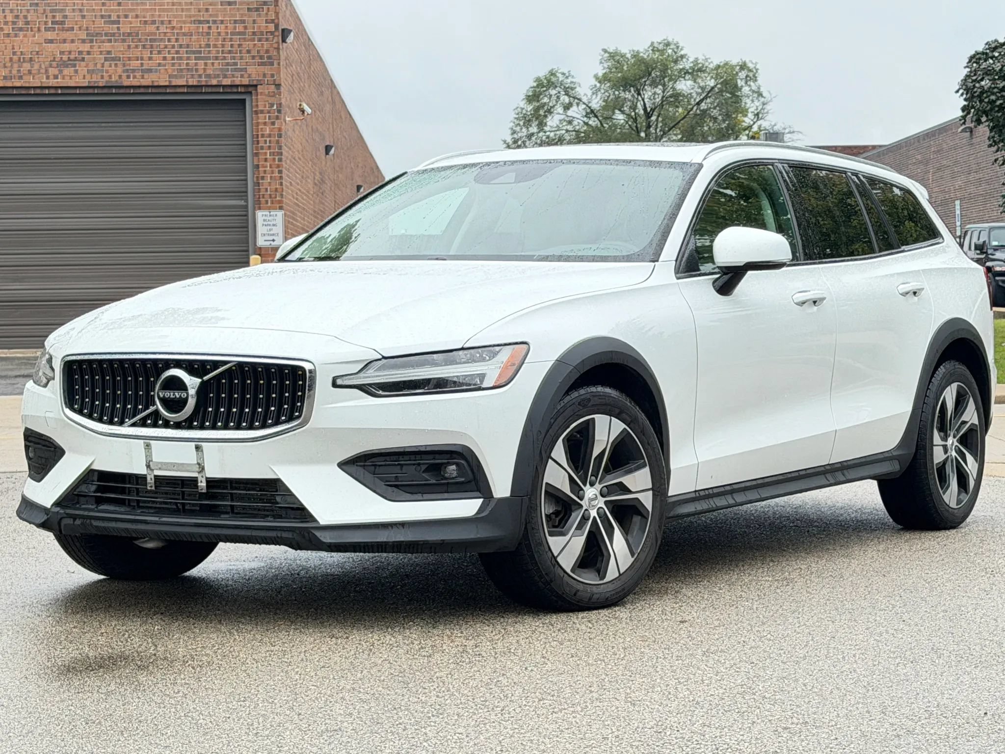 Used 2021 Volvo V60 T5 Cross Country w/ Climate Package AWD/4WD image 2