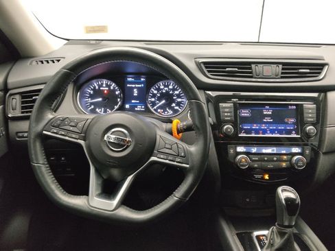 Used 2018 Nissan Rogue SV w/ Premium Package image 22