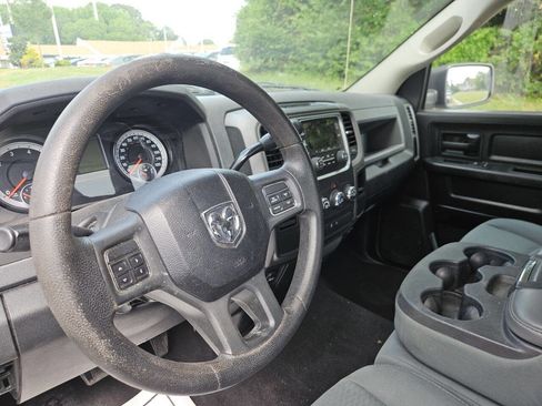 Used 2014 RAM 1500 Express RWD image 9