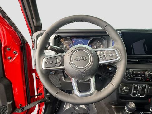 Used 2025 Jeep Wrangler Unlimited Sahara AWD/4WD image 14