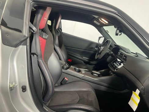 Used 2025 Nissan Z NISMO w/ Floor Mat Package image 29