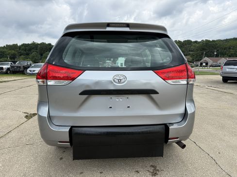 Used 2013 Toyota Sienna L w/ Towing Pkg FWD image 9