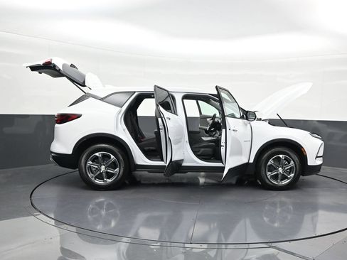 Used 2025 Chevrolet Blazer LT FWD image 33