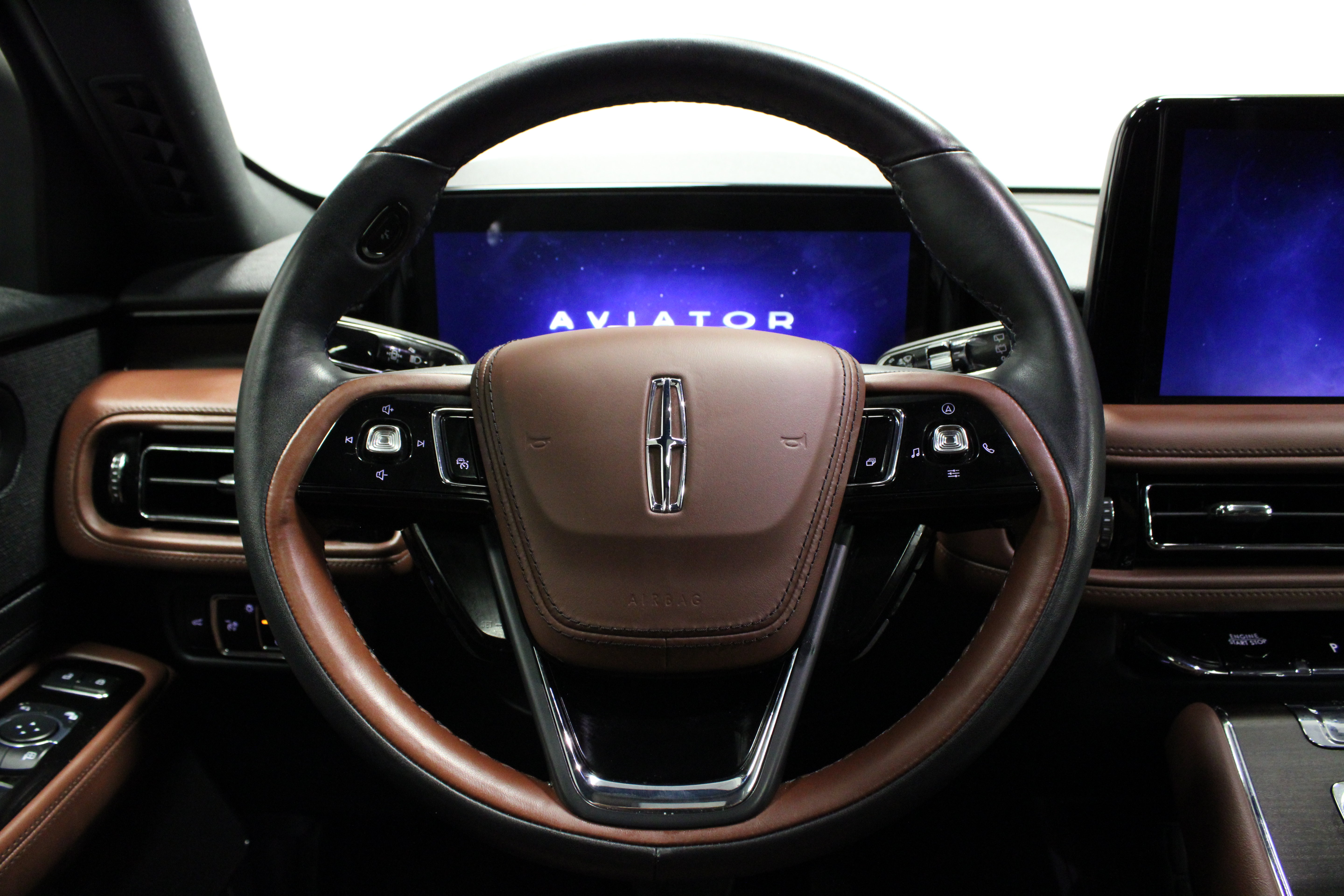 Used 2025 Lincoln Aviator Reserve AWD/4WD image 23