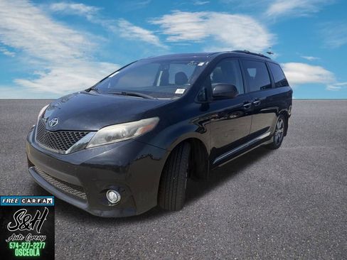 Used 2017 Toyota Sienna SE Premium w/ Protection Package FWD image 3