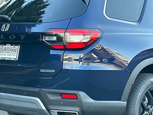 New 2025 Honda Pilot Touring image 6