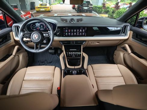 Used 2024 Porsche Cayenne Coupe AWD/4WD image 33
