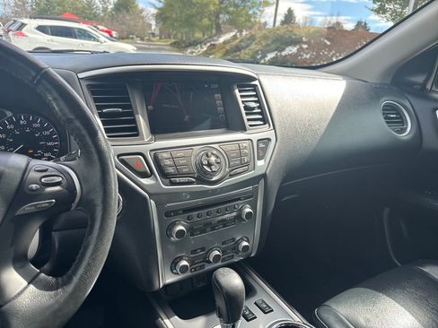 Used 2020 Nissan Pathfinder SL image 18