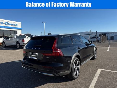 Used 2024 Volvo V60 B5 Cross Country Plus image 8