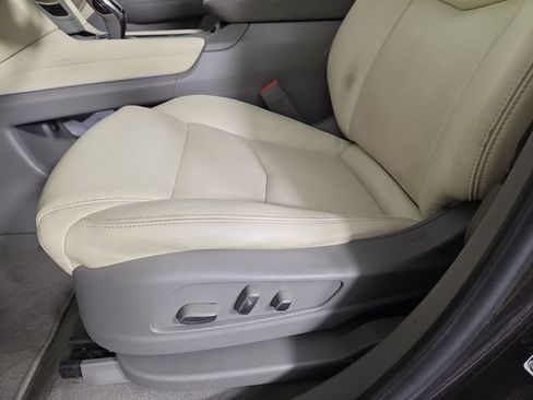 Used 2018 Cadillac XT5 Luxury w/ Driver Awareness Package FWD image 30