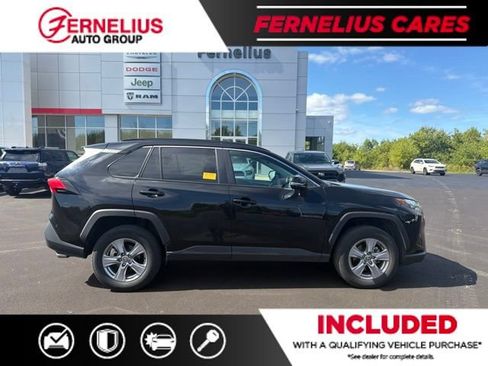 Used 2025 Toyota RAV4 XLE AWD/4WD image 2