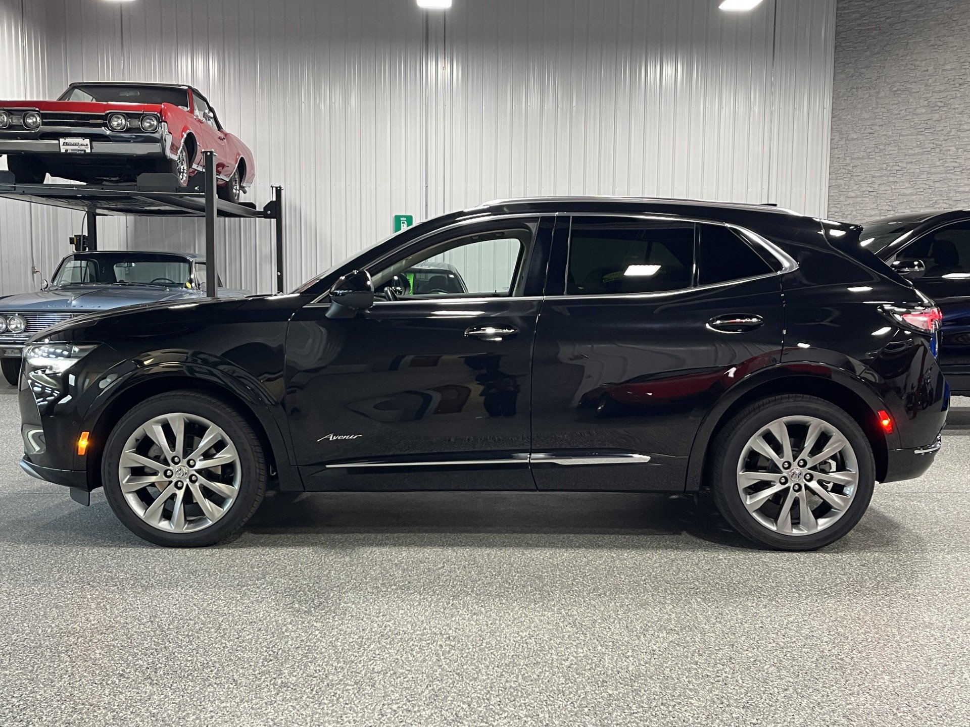 Certified 2023 Buick Envision Avenir AWD/4WD image 2