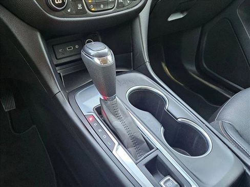 Used 2020 Chevrolet Equinox LT w/ Sport Edition image 12