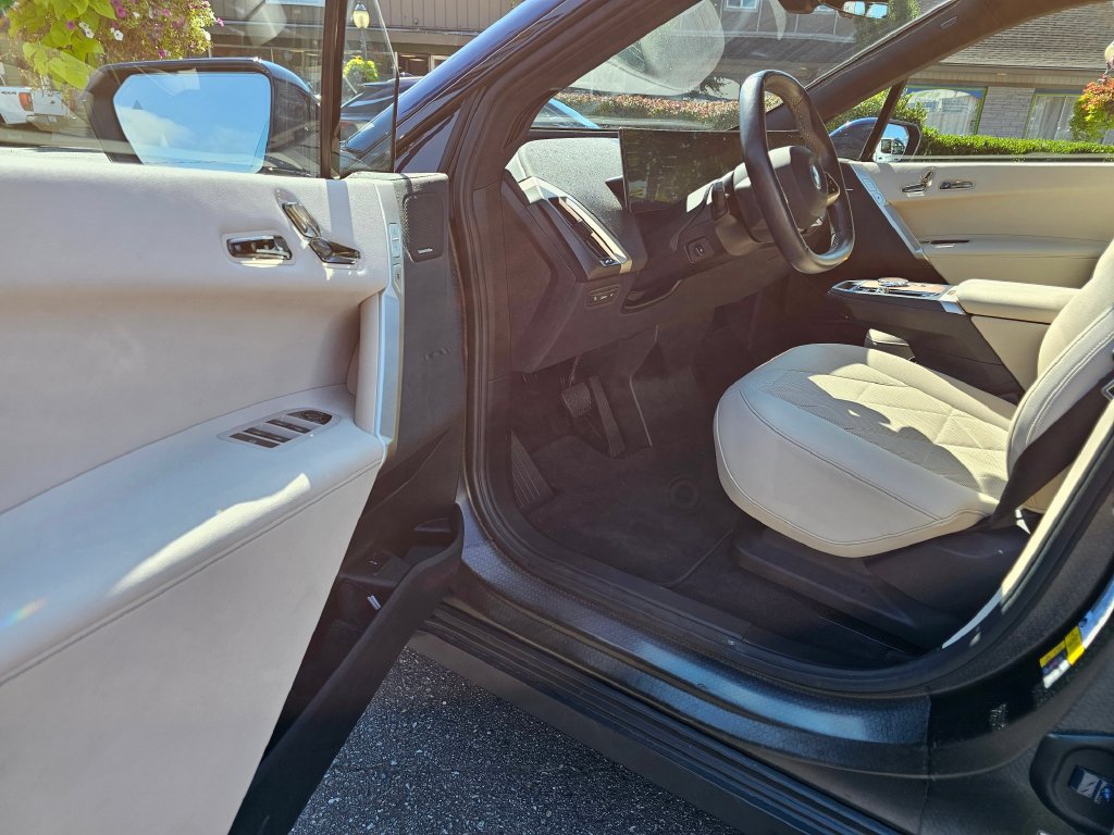 Used 2023 BMW iX xDrive50 w/ Premium Package AWD/4WD image 23