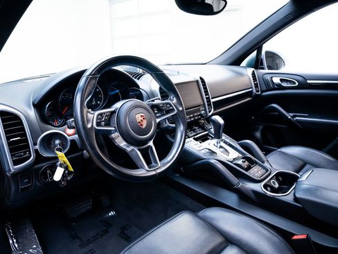 Used 2017 Porsche Cayenne Platinum Edition AWD/4WD image 19