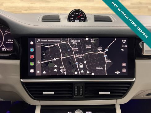 Used 2022 Porsche Cayenne Turbo image 11