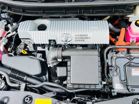 Used 2014 Toyota Prius V Three FWD image 11