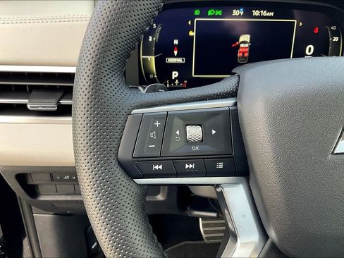 Used 2025 Mitsubishi Outlander SEL image 17