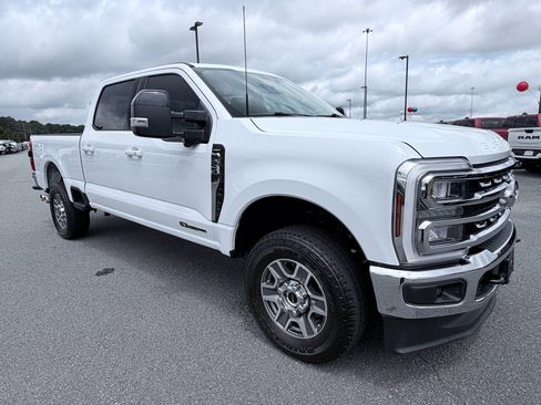 Used 2024 Ford F250 Lariat AWD/4WD image 2