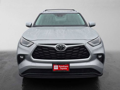 Used 2022 Toyota Highlander XLE AWD/4WD image 9