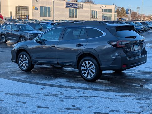 Used 2025 Subaru Outback Premium image 5