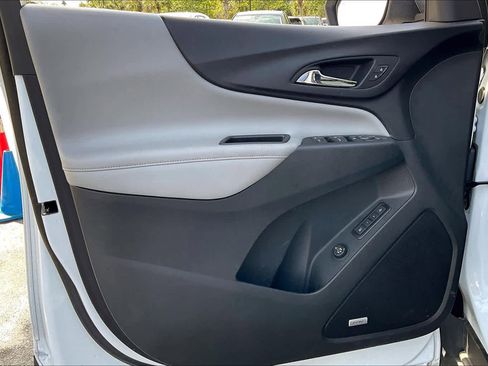 Used 2021 Chevrolet Equinox Premier image 22