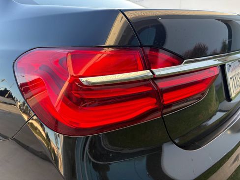 Used 2017 BMW 740i image 6