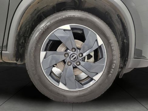 Used 2025 Nissan Rogue SV image 4