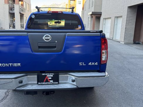 Used 2012 Nissan Frontier SL w/ Moonroof Pkg AWD/4WD image 5