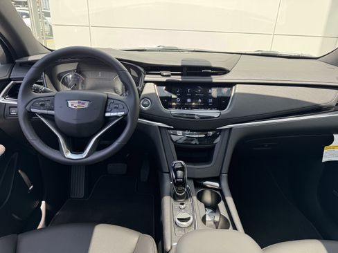 New 2025 Cadillac XT6 Luxury image 21
