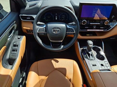 New 2026 Toyota Highlander Platinum AWD/4WD image 11