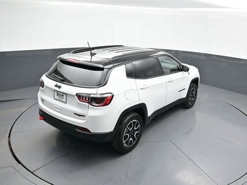 Used 2025 Jeep Compass Trailhawk AWD/4WD image 37