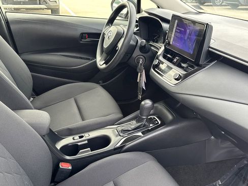 Used 2025 Toyota Corolla LE image 9
