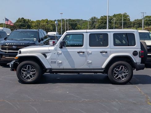 Used 2024 Jeep Wrangler Unlimited Sahara w/ Technology Group AWD/4WD image 7