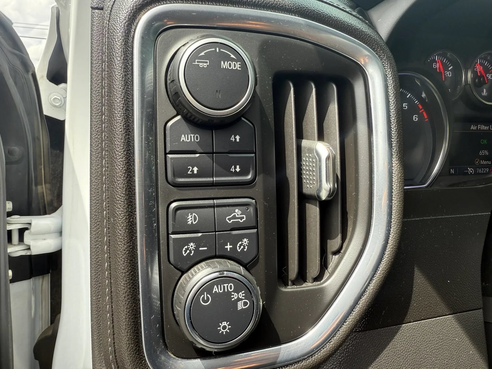 Used 2020 Chevrolet Silverado 1500 RST AWD/4WD image 25