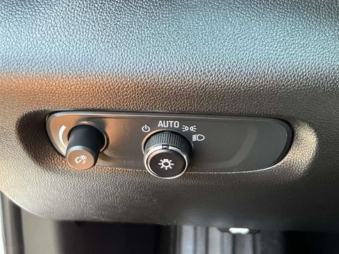 Certified 2023 Chevrolet Traverse LT FWD image 22